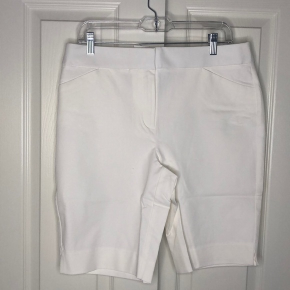 CHICO’S Secret Stretch White Shorts - Picture 3 of 11